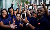 iPhone 7 generates brisk sales around the world